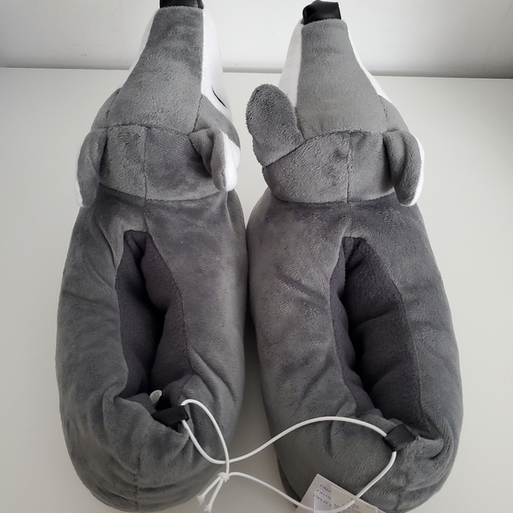 🆕️Kids Howling Wolves Slippers Size 5-6 - Picture 2 of 4